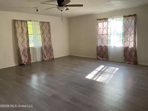 Living - 603 N Oak Ave, Braxton, MS 39044 photo 3 of 3