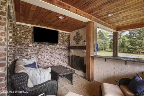 Exterior - 301 Calumet Dr, Madison, MS 39110 photo 3 of 4