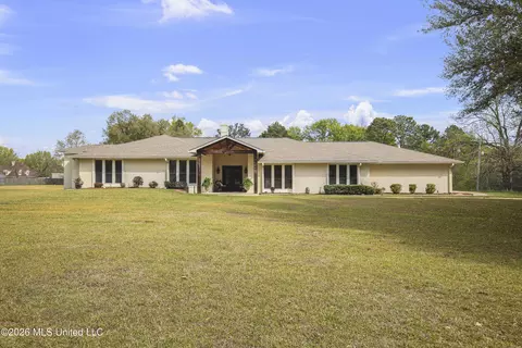 301 Calumet Dr, Madison, MS 39110