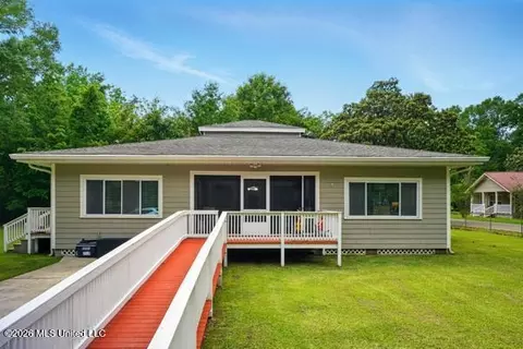 711 Neal Rd, Picayune, MS 39466