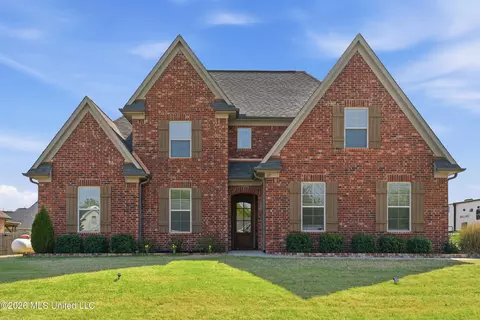 121 Janey Dr, Senatobia, MS 38668