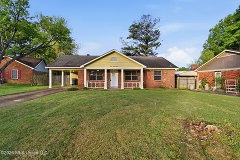 727 Thornwood Dr, Southaven, MS 38671