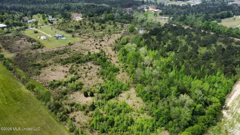 6201 Wesley Powell Rd, Lucedale, MS 39452