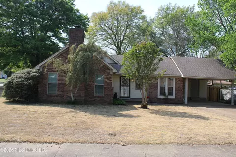 5565 Ridgetop Dr, Horn Lake, MS 38637