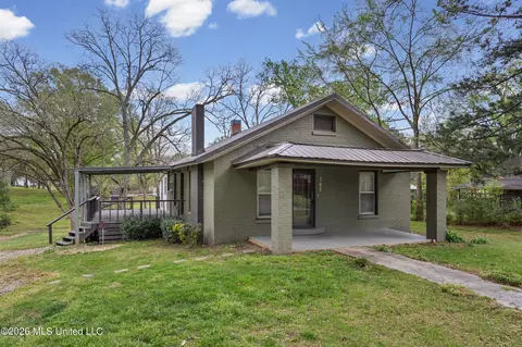 141 S Senter St, Byhalia, MS 38611