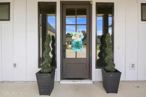 Exterior - 112 Biltmore Cv, Flowood, MS 39232 photo 6 of 10