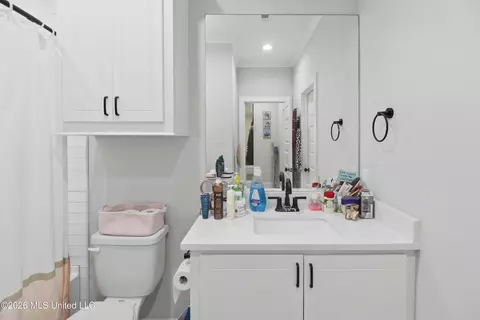 Bath - 112 Biltmore Cv, Flowood, MS 39232 photo 6 of 8