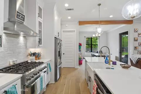 Entry Way - 112 Biltmore Cv, Flowood, MS 39232 photo 4 of 6