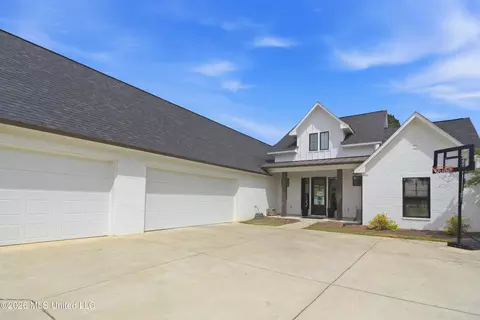 Exterior - 112 Biltmore Cv, Flowood, MS 39232 photo 3 of 10