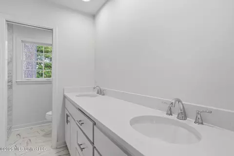 Bath - 4479 Northover Dr, Jackson, MS 39211 photo 3 of 4