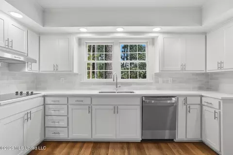Kitchen - 4479 Northover Dr, Jackson, MS 39211 photo 3 of 3