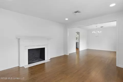 Living - 4479 Northover Dr, Jackson, MS 39211 photo 3 of 5