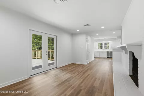 Living - 4479 Northover Dr, Jackson, MS 39211 photo 4 of 5