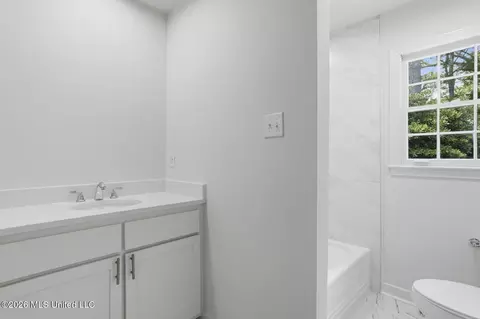 Bath - 4479 Northover Dr, Jackson, MS 39211 photo 1 of 4