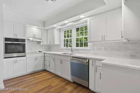 Kitchen - 4479 Northover Dr, Jackson, MS 39211 photo 1 of 3