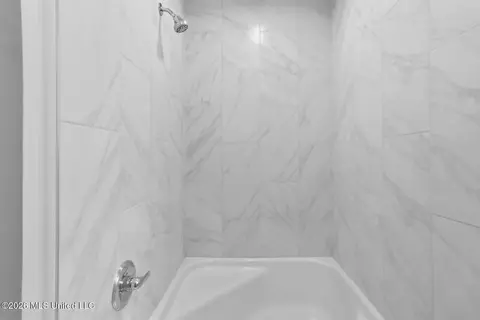 Bath - 4479 Northover Dr, Jackson, MS 39211 photo 2 of 4