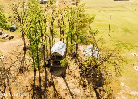 2503 Deerfield Rd, Yazoo City, MS 39194