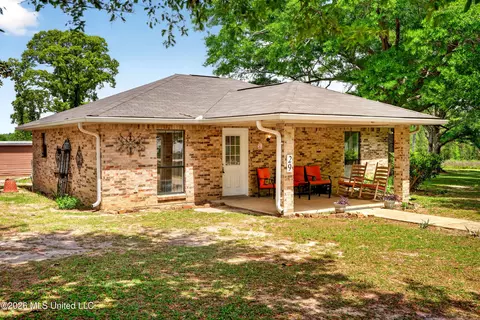 29 Fairlane Dr, Poplarville, MS 39470