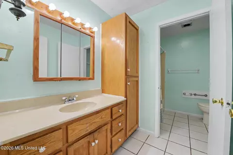 Bath - 4800 Forrest St, Moss Point, MS 39563 photo 1 of 2