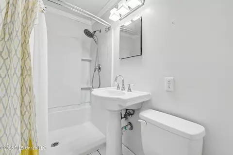 Bath - 4800 Forrest St, Moss Point, MS 39563 photo 2 of 2