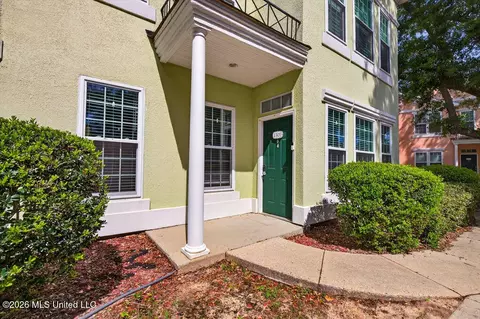 2252 Beach Dr #1301, Gulfport, MS 39507