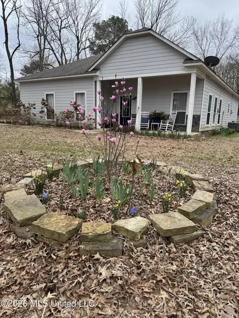 814 Strayhorn St, Senatobia, MS 38668