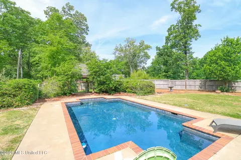 Exterior - 75 Moss Woods Dr, Madison, MS 39110 photo 10 of 17
