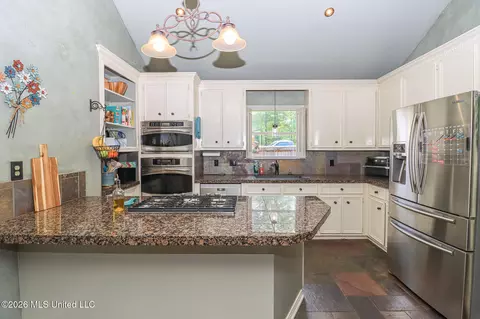 Kitchen - 75 Moss Woods Dr, Madison, MS 39110 photo 4 of 4