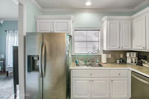 Kitchen - 117 S Branch St, Madison, MS 39110 photo 4 of 5