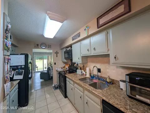 Kitchen - 258 Highpoint Dr, Diamondhead, MS 39525 photo 1 of 2