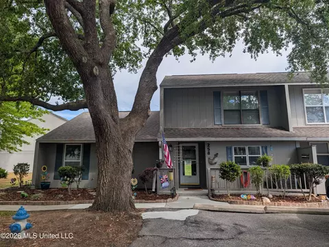 258 Highpoint Dr, Diamondhead, MS 39525