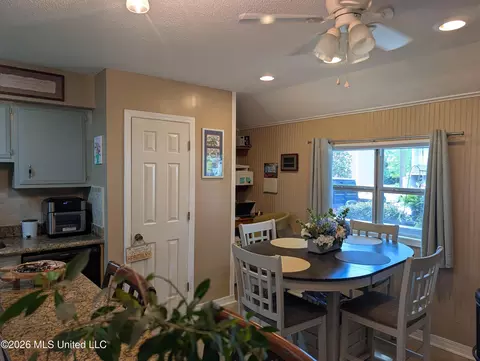 Dining - 258 Highpoint Dr, Diamondhead, MS 39525 photo 1 of 2