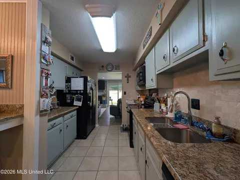 Kitchen - 258 Highpoint Dr, Diamondhead, MS 39525 photo 2 of 2