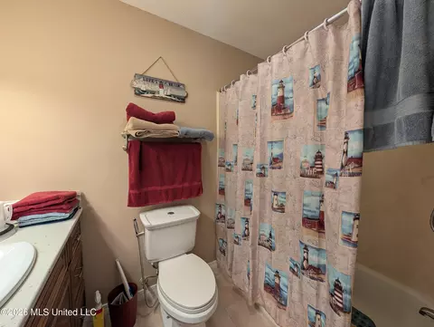 Bath - 258 Highpoint Dr, Diamondhead, MS 39525 photo 2 of 4