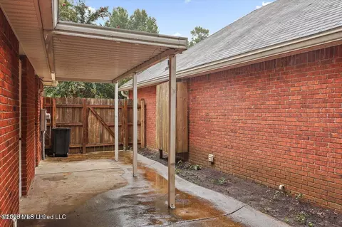 Exterior - 3007 Willow Dr, Brandon, MS 39042 photo 2 of 3