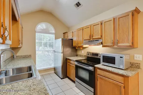 Kitchen - 3007 Willow Dr, Brandon, MS 39042 photo 2 of 2