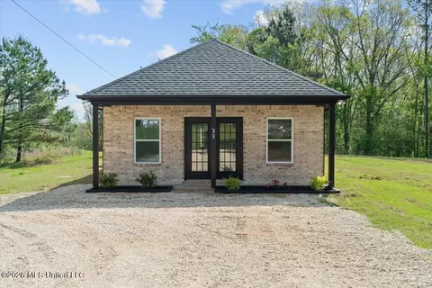 35 Mockingbird Rd, Byhalia, MS 38611