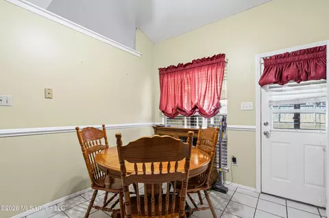 Dining - 10158 Oak Leaf Dr, Olive Branch, MS 38654 photo 1 of 1