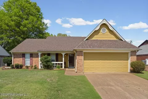 10158 Oak Leaf Dr, Olive Branch, MS 38654