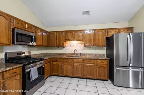 Kitchen - 10158 Oak Leaf Dr, Olive Branch, MS 38654 photo 1 of 1