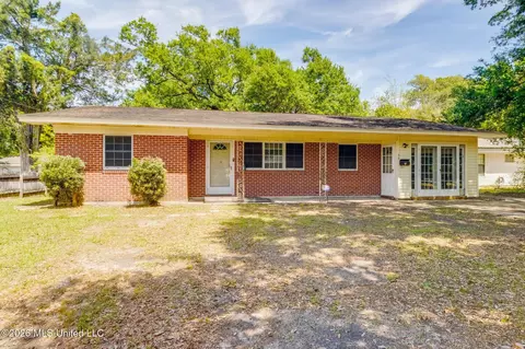 38 30th St, Gulfport, MS 39507