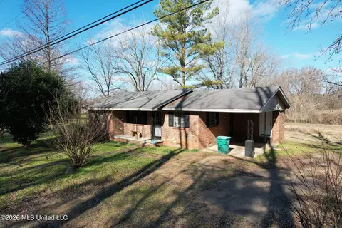57 S Main St, Holcomb, MS 38940