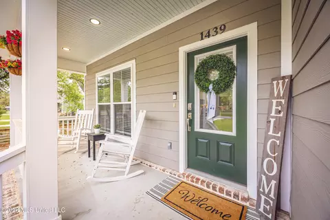 1439 Mantou St, Pascagoula, MS 39567