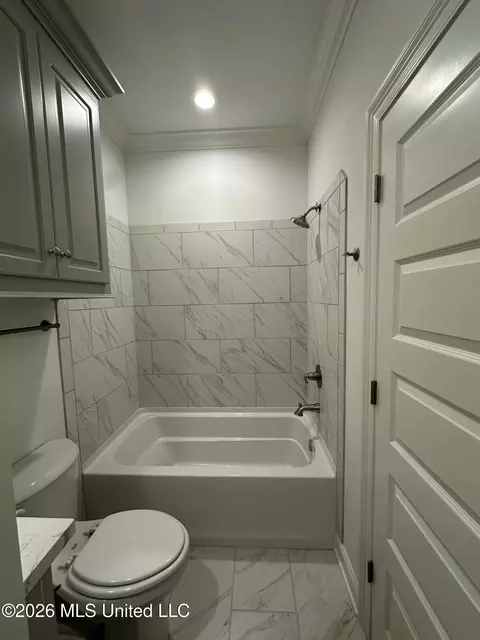 Bath - 815 Thornberry Rdg, Madison, MS 39110 photo 2 of 8