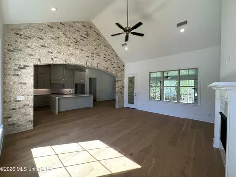 Living - 815 Thornberry Rdg, Madison, MS 39110 photo 1 of 2