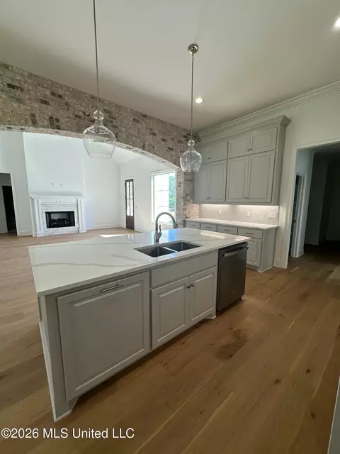 Kitchen - 815 Thornberry Rdg, Madison, MS 39110 photo 3 of 5