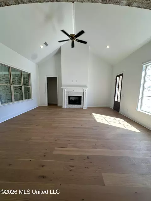 Living - 815 Thornberry Rdg, Madison, MS 39110 photo 2 of 2