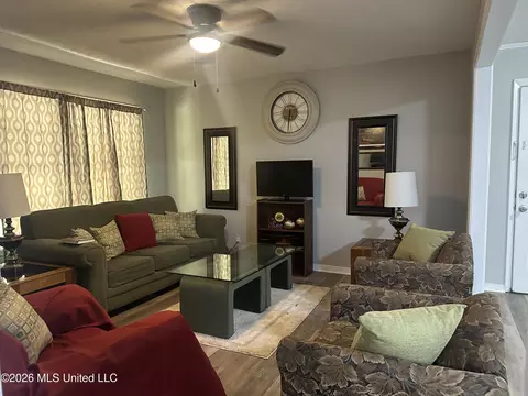 Living - 119 Harris Ln, Madison, MS 39110 photo 2 of 5