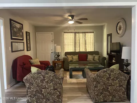 Living - 119 Harris Ln, Madison, MS 39110 photo 1 of 5