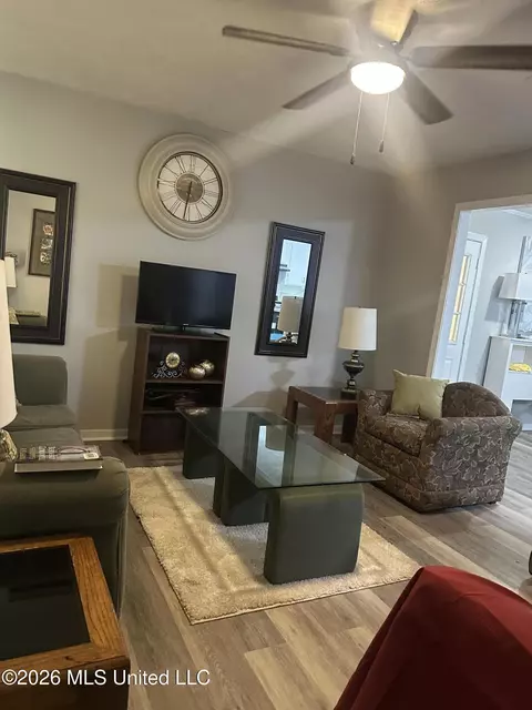 Living - 119 Harris Ln, Madison, MS 39110 photo 3 of 5
